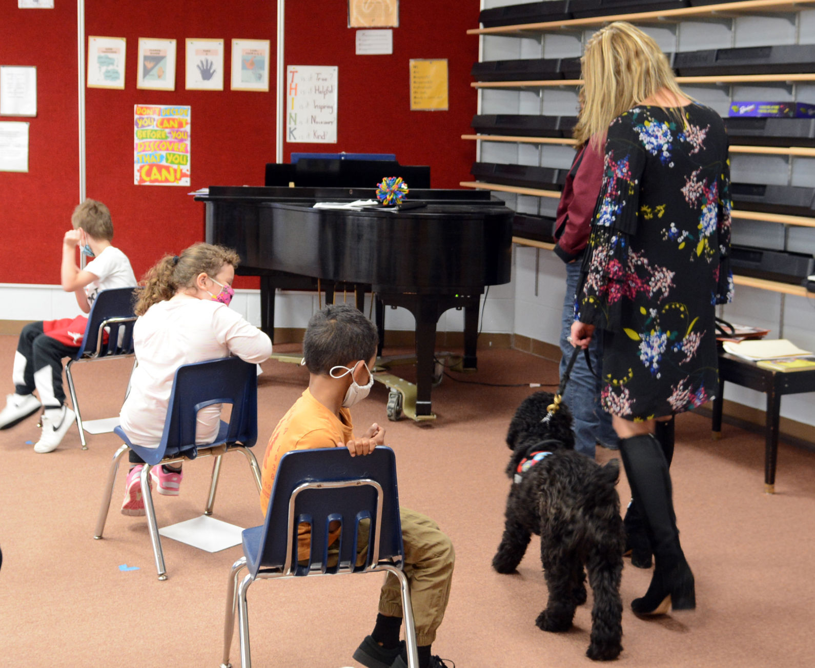 101921-port-news-therapy-dog-06